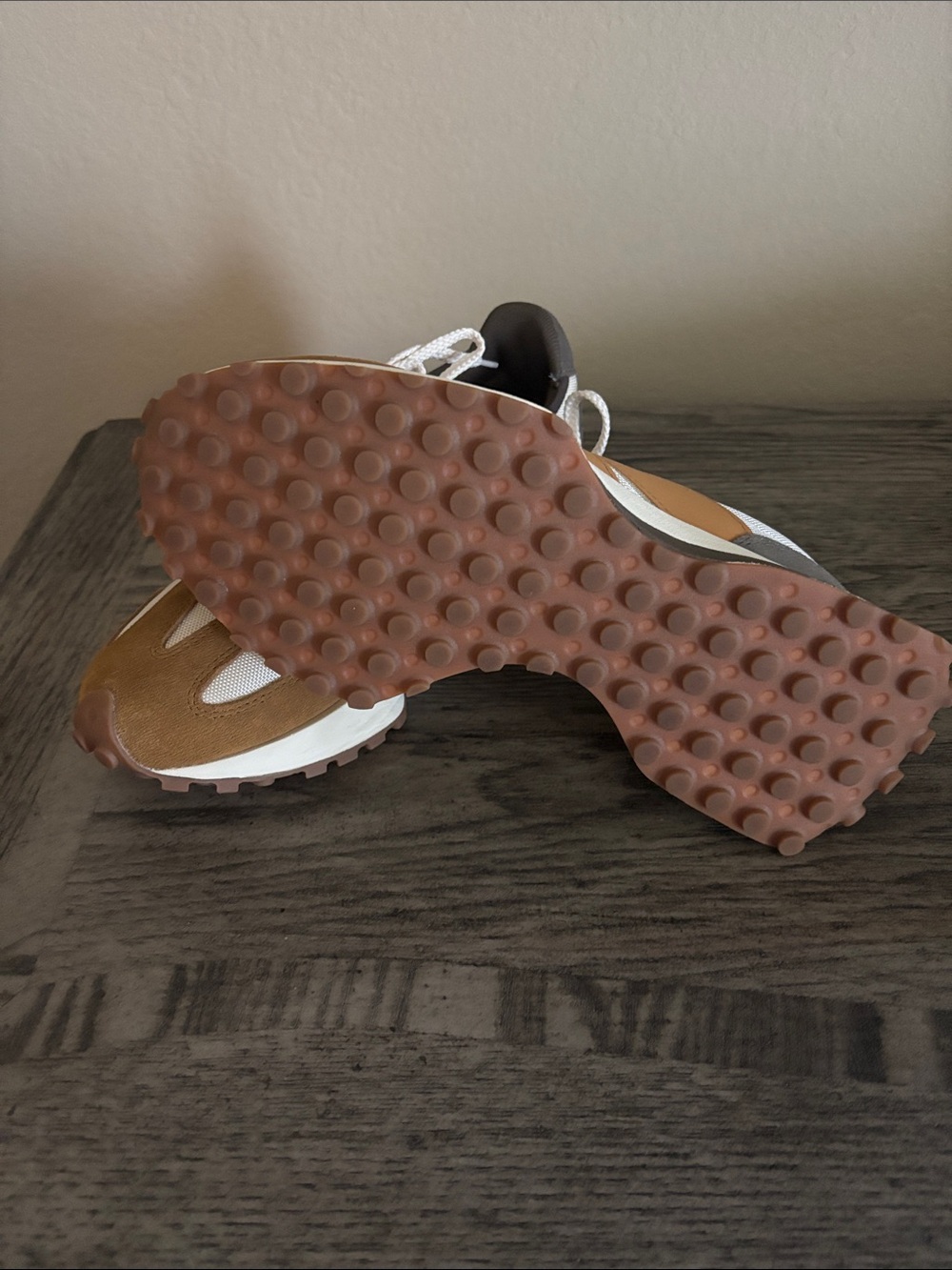 Women’a Casual Retro Runner Sneakers - White, Tan & Olive - Picture 2 of 5